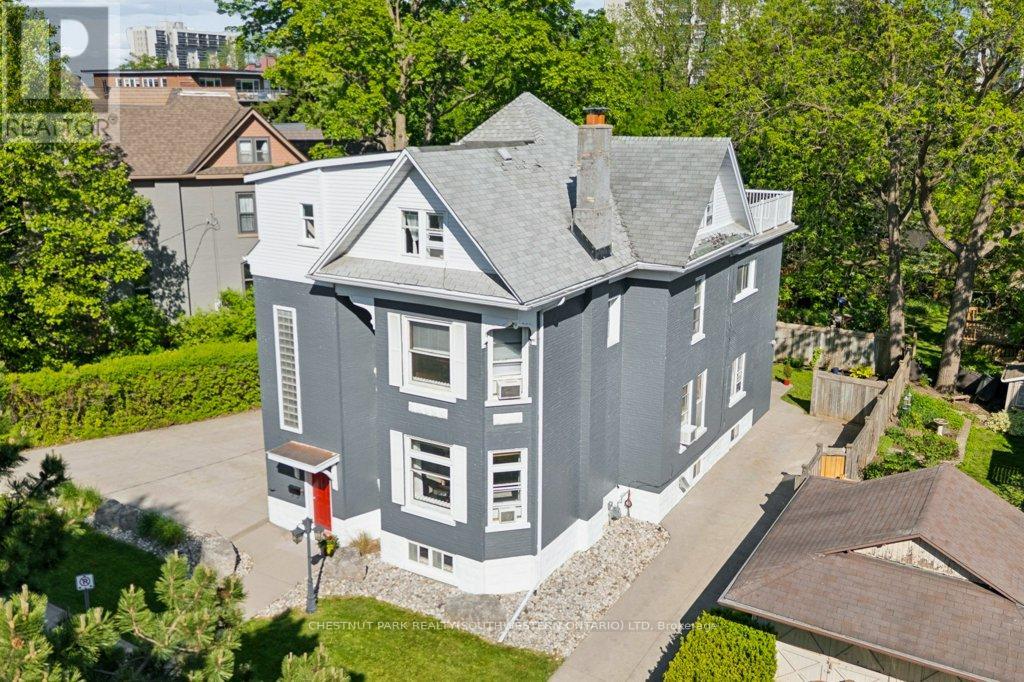 149 Young Street Property Photo 4