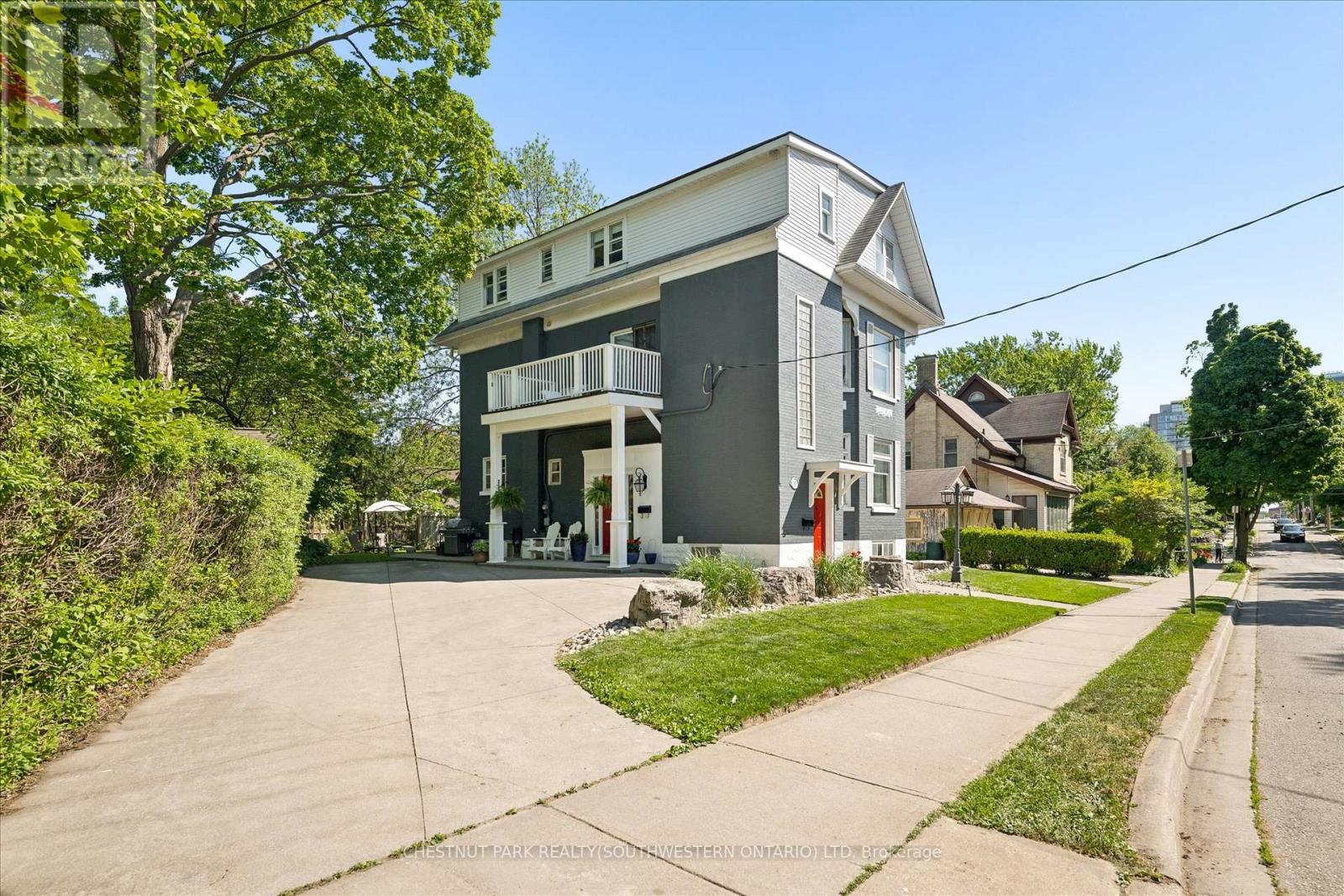149 Young Street Property Photo 6