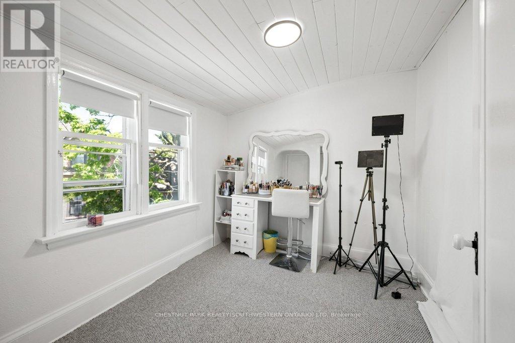 149 Young Street Property Photo 32