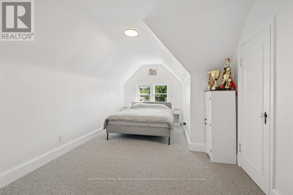 149 Young Street Property Photo 34