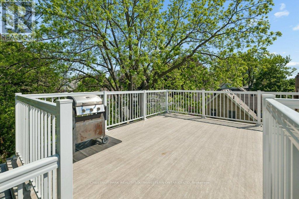 149 Young Street Property Photo 38