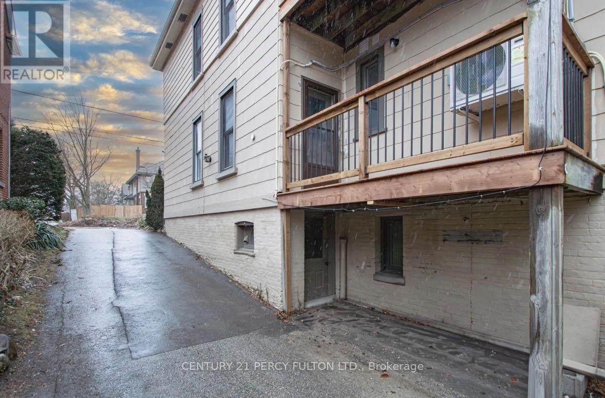 140 Ridout Street S Property Photo 4