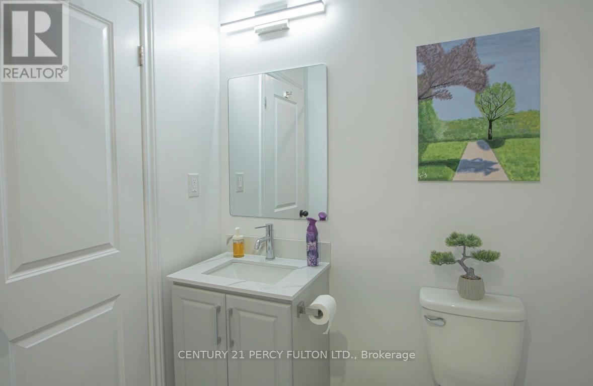 140 Ridout Street S Property Photo 12