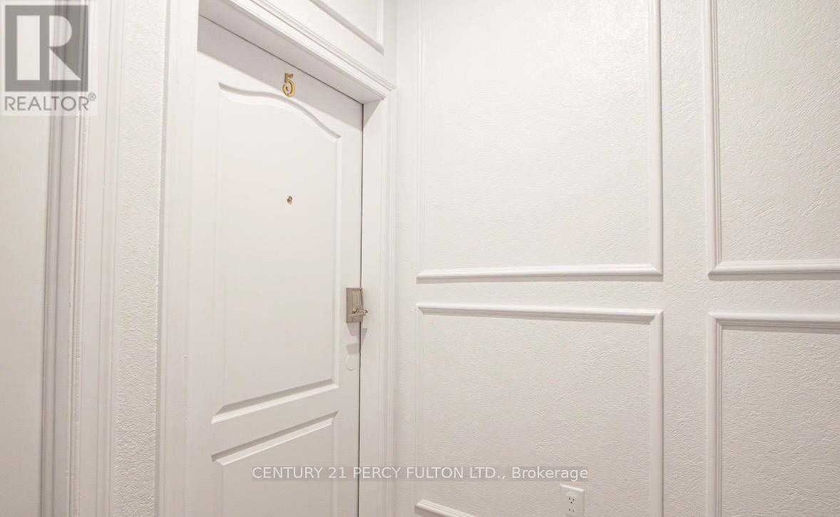 140 Ridout Street S Property Photo 22