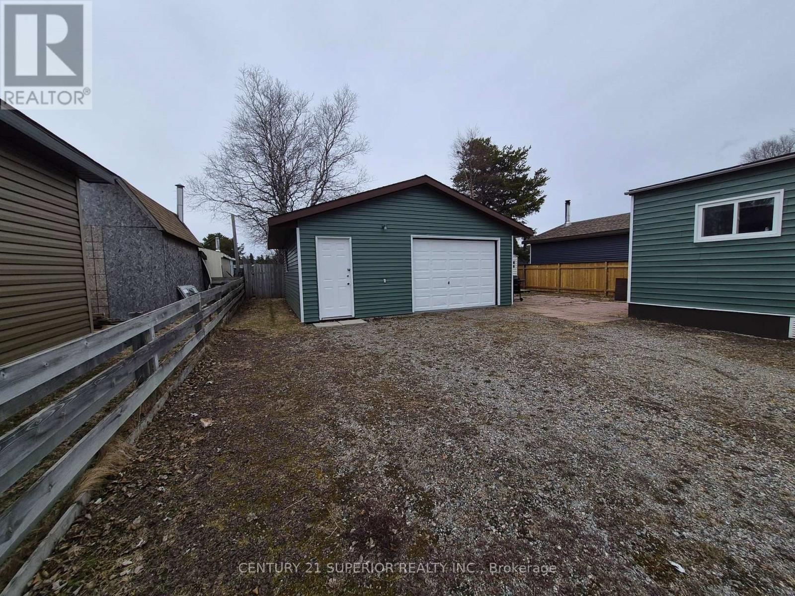 66 Jackson Crescent Property Photo 2