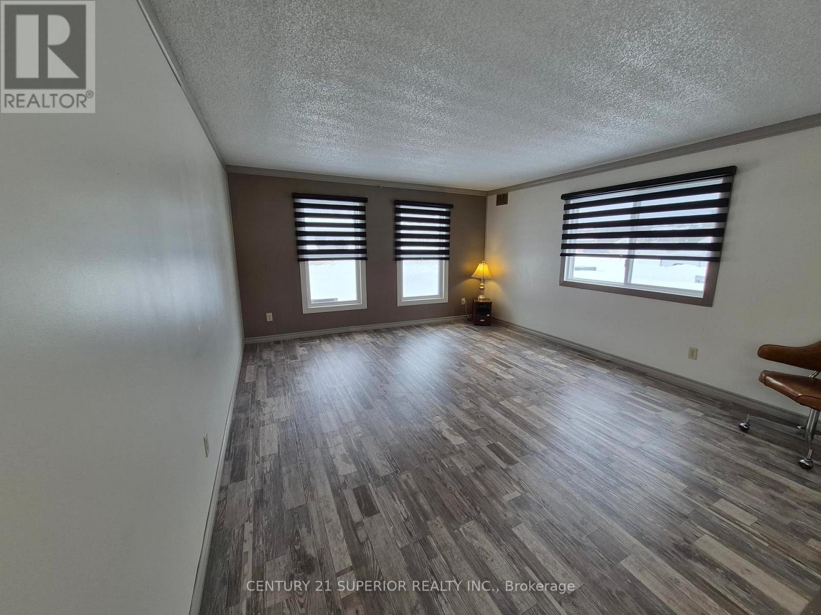 66 Jackson Crescent Property Photo 6