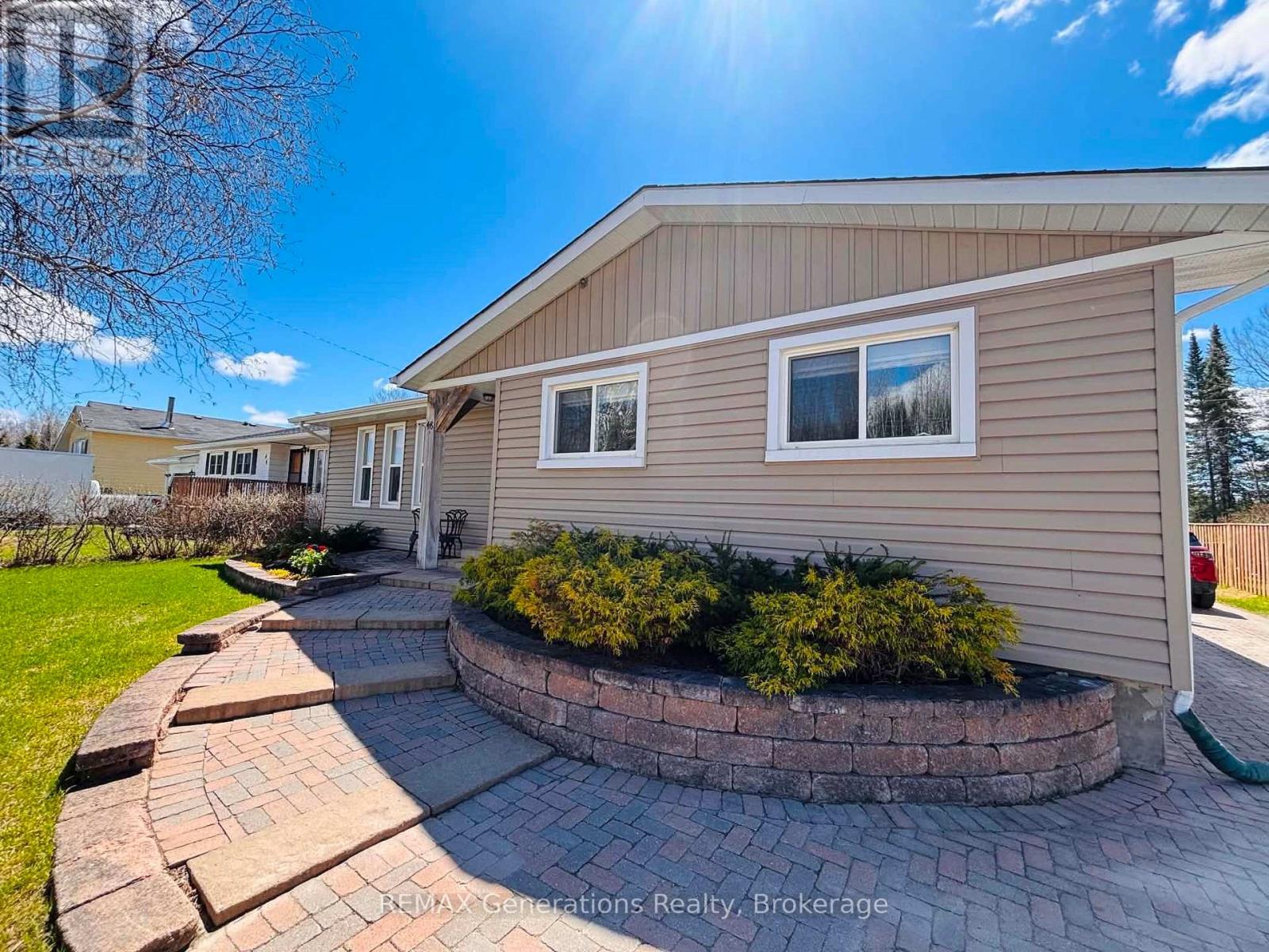 48 Redwing Avenue Property Photo 1