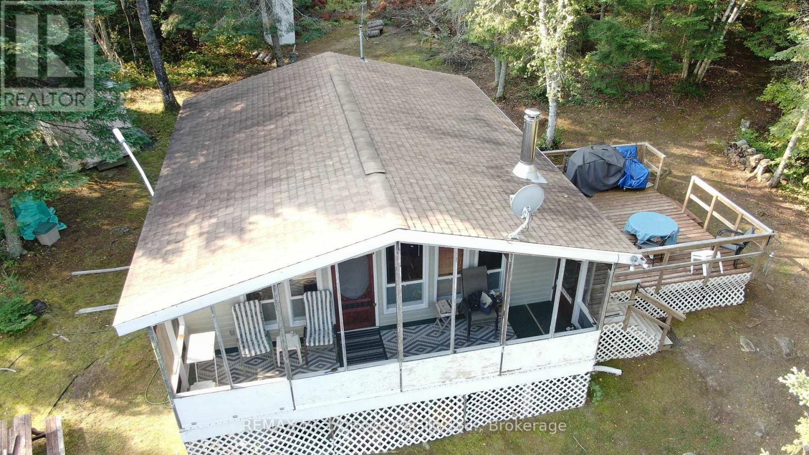 S882 Winnipeg River Property Photo 3