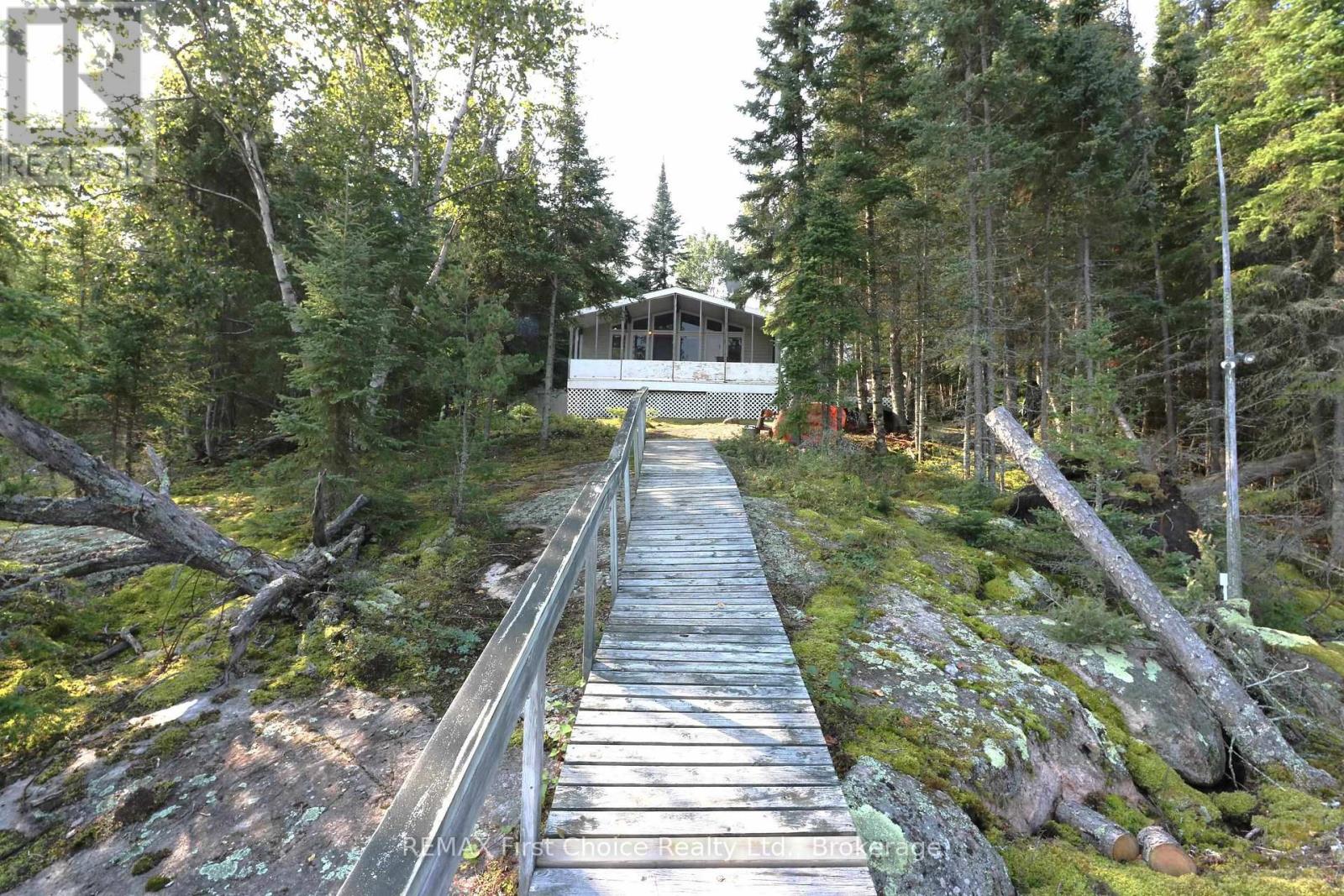 S882 Winnipeg River Property Photo 9