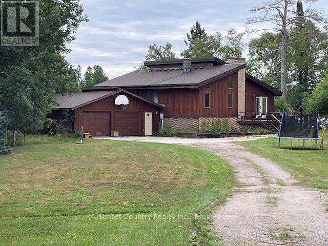 699 Coombes Drive Property Photo 1