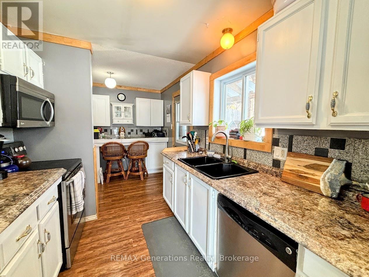 64 Hemlo Drive Property Photo 2