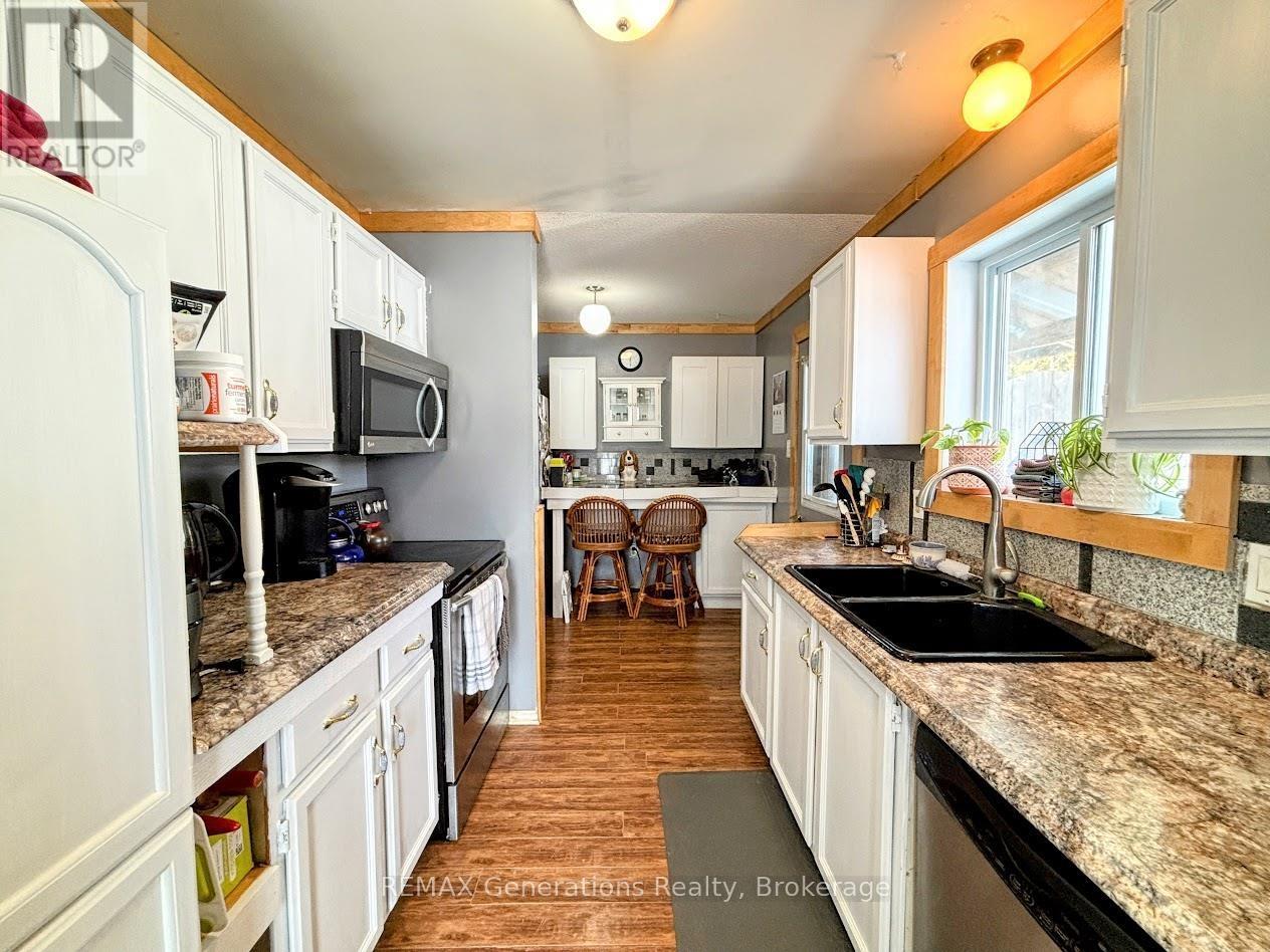 64 Hemlo Drive Property Photo 3