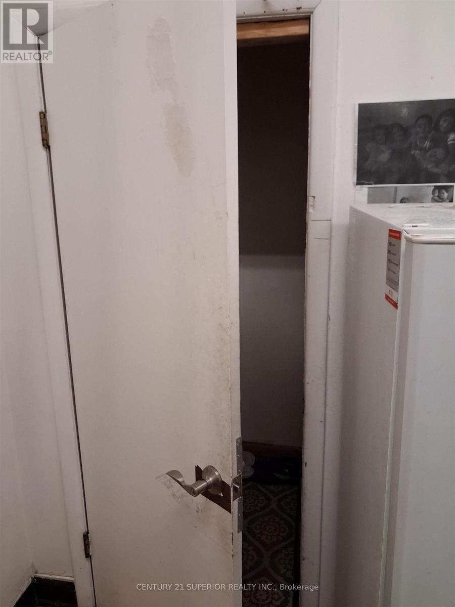 11 Simcoe Plaza Property Photo 15