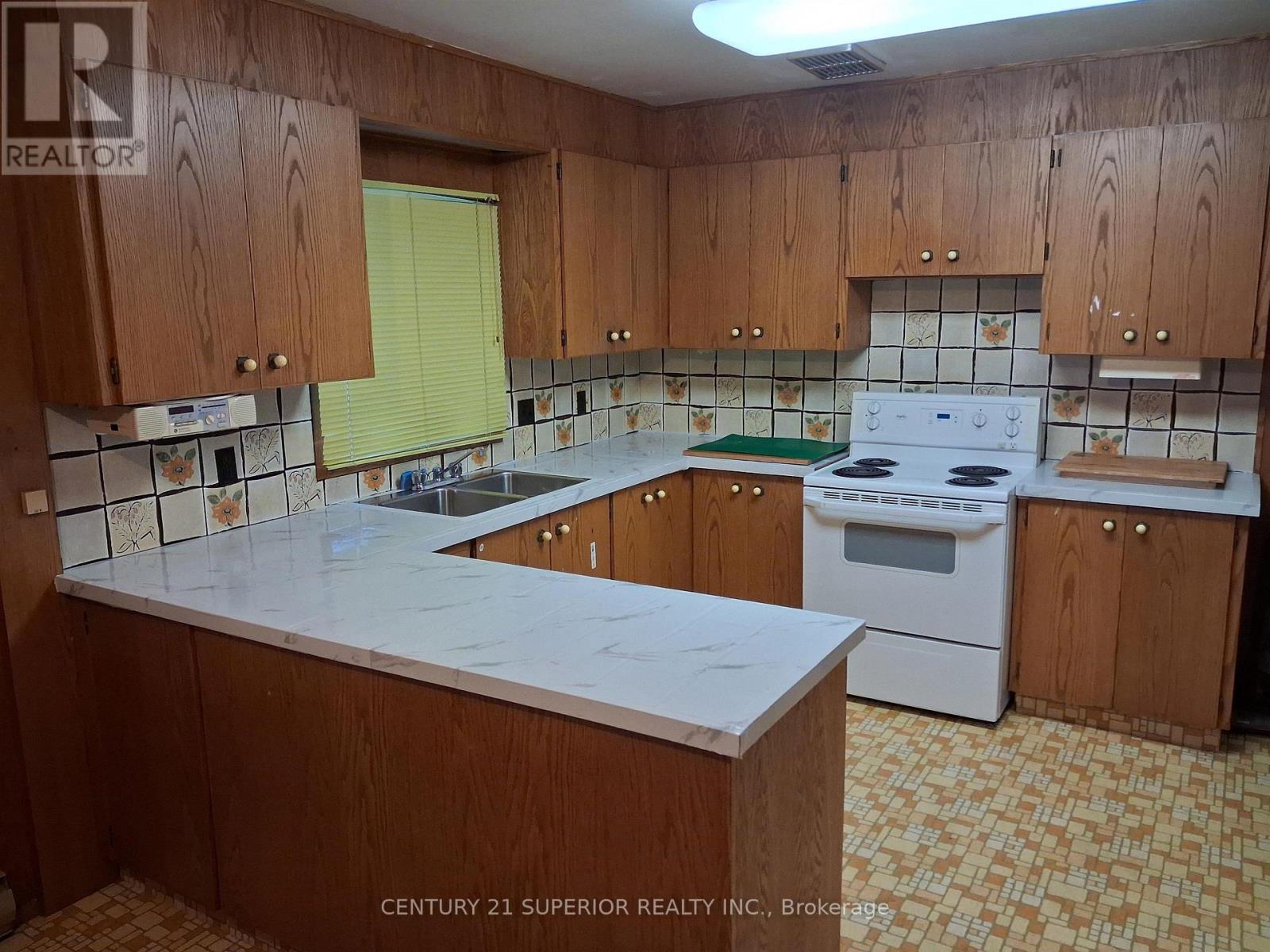 11 Simcoe Plaza Property Photo 21