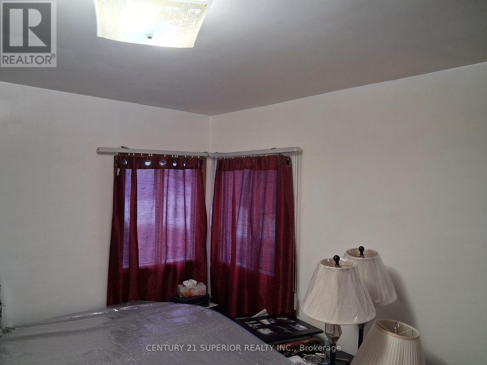 11 Simcoe Plaza Property Photo 24