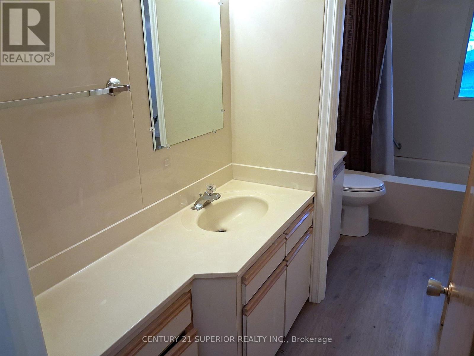 11 Simcoe Plaza Property Photo 25