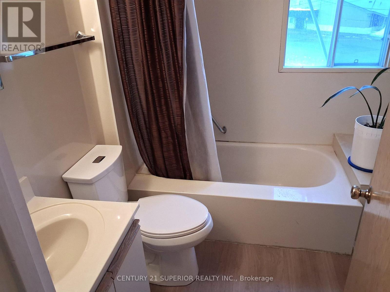11 Simcoe Plaza Property Photo 26