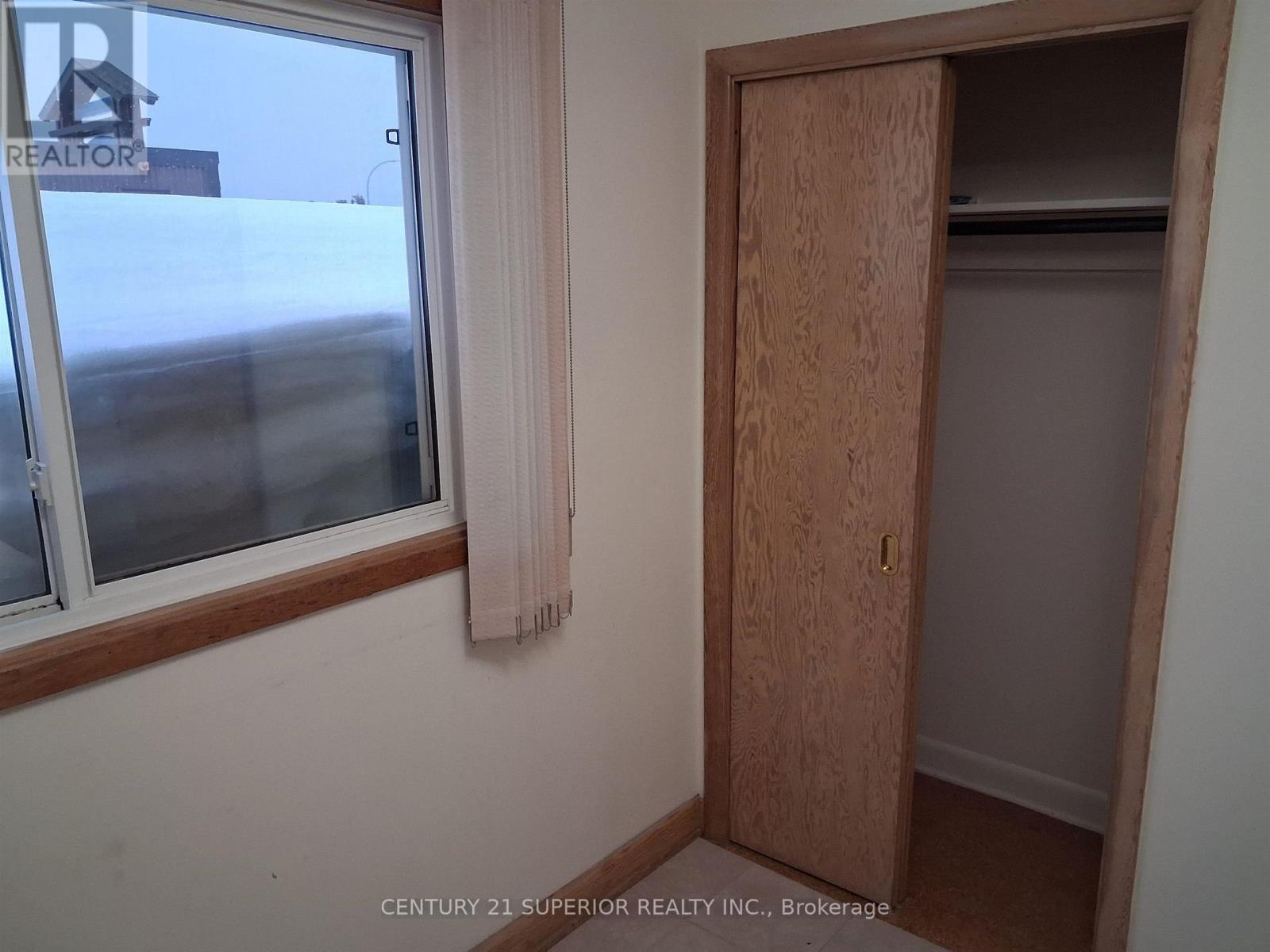 11 Simcoe Plaza Property Photo 28