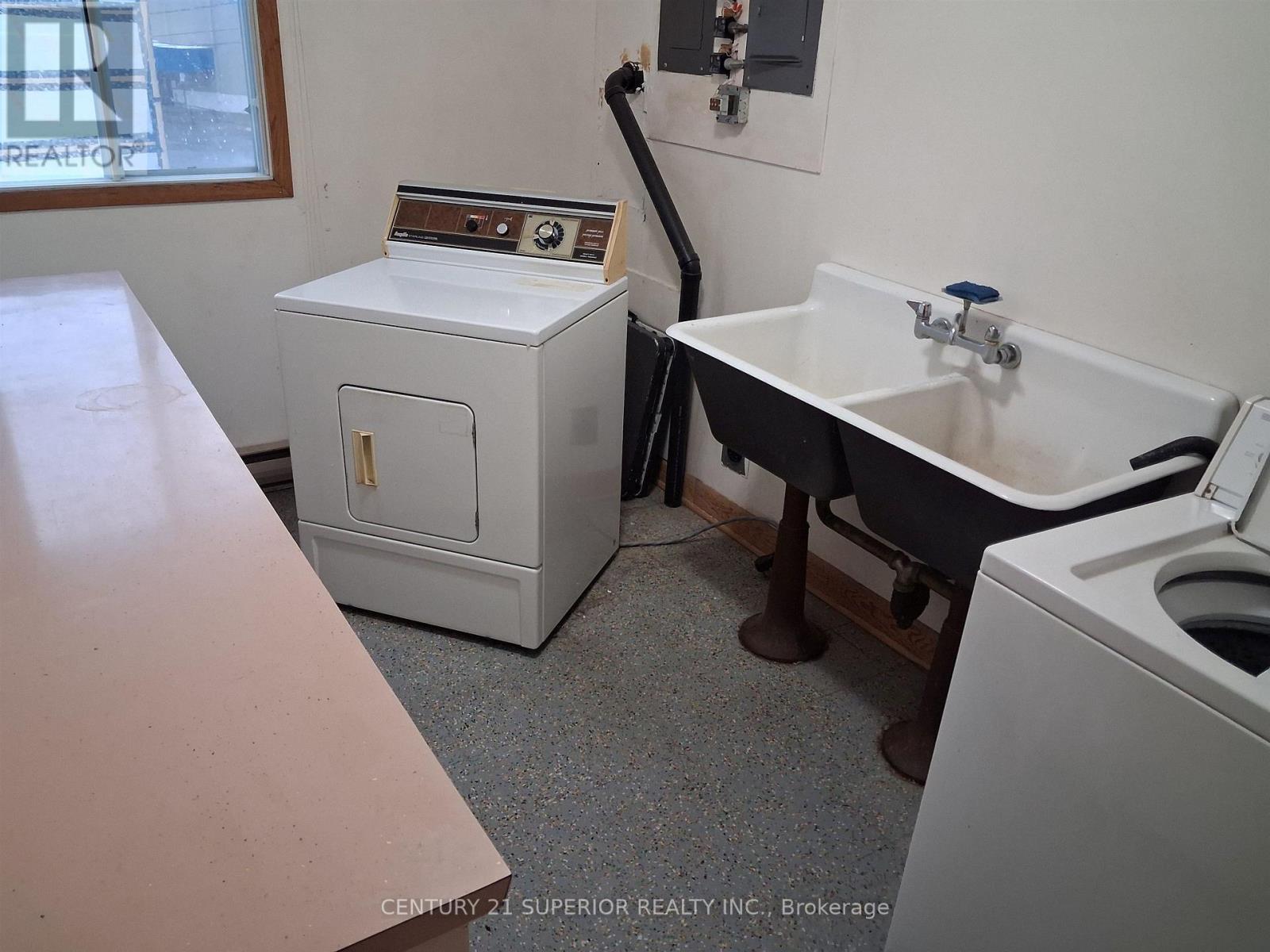 11 Simcoe Plaza Property Photo 32
