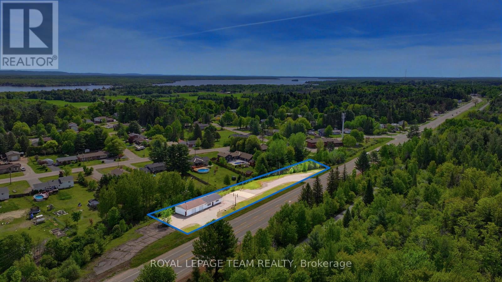 2427 Petawawa Boulevard Property Photo 1