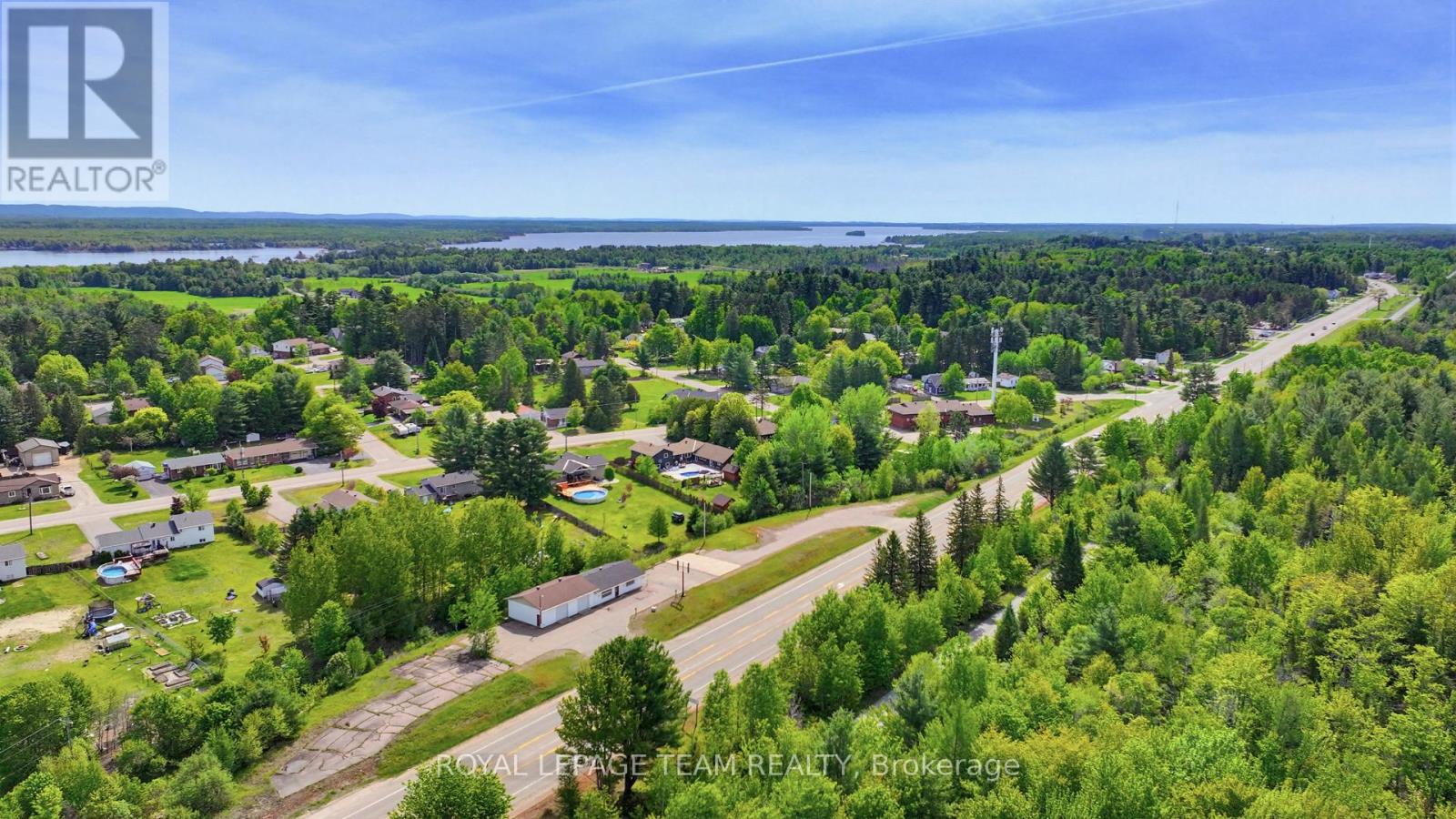 2427 Petawawa Boulevard Property Photo 2