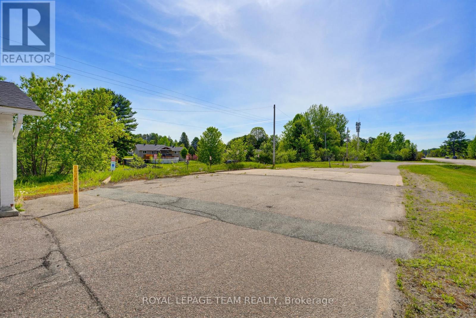 2427 Petawawa Boulevard Property Photo 6
