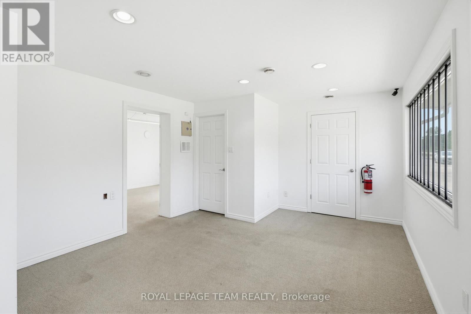 2427 Petawawa Boulevard Property Photo 10