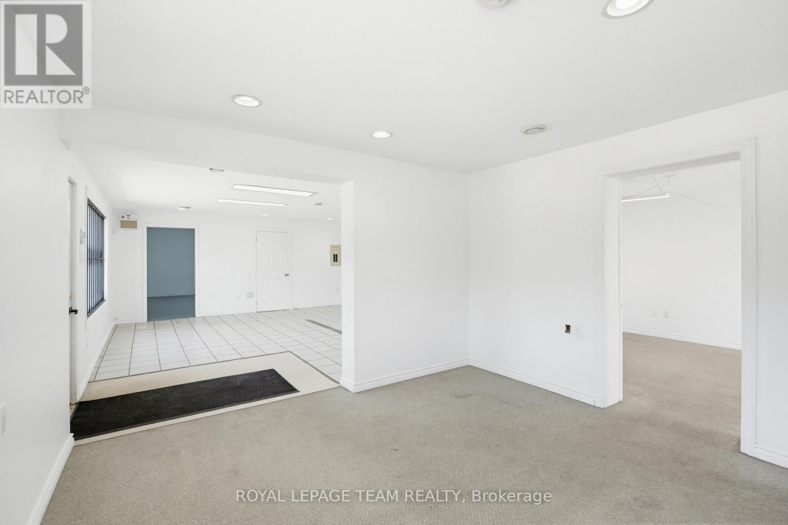 2427 Petawawa Boulevard Property Photo 11