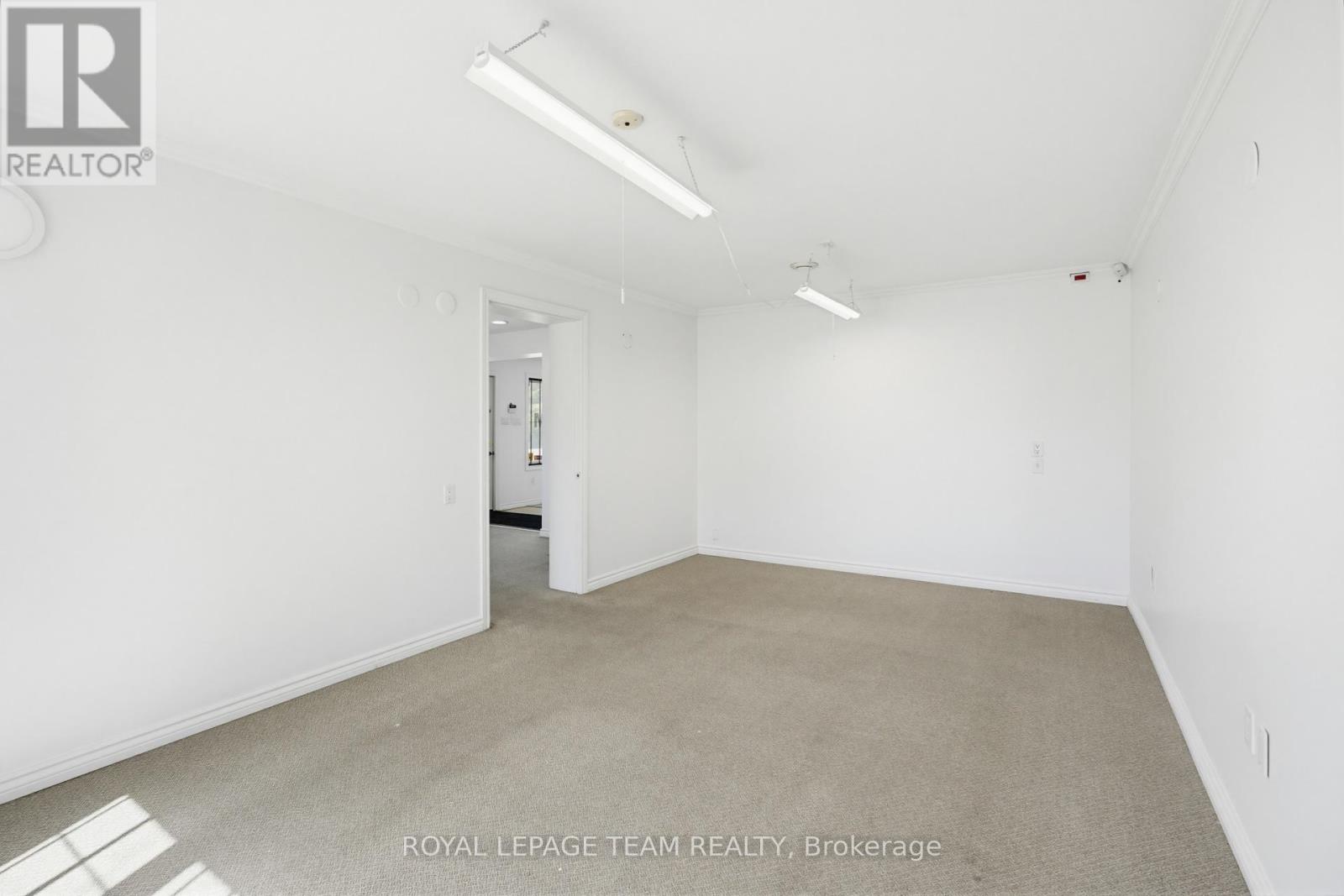 2427 Petawawa Boulevard Property Photo 14