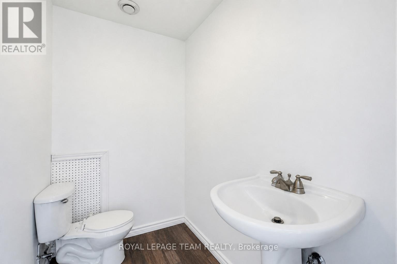 2427 Petawawa Boulevard Property Photo 15