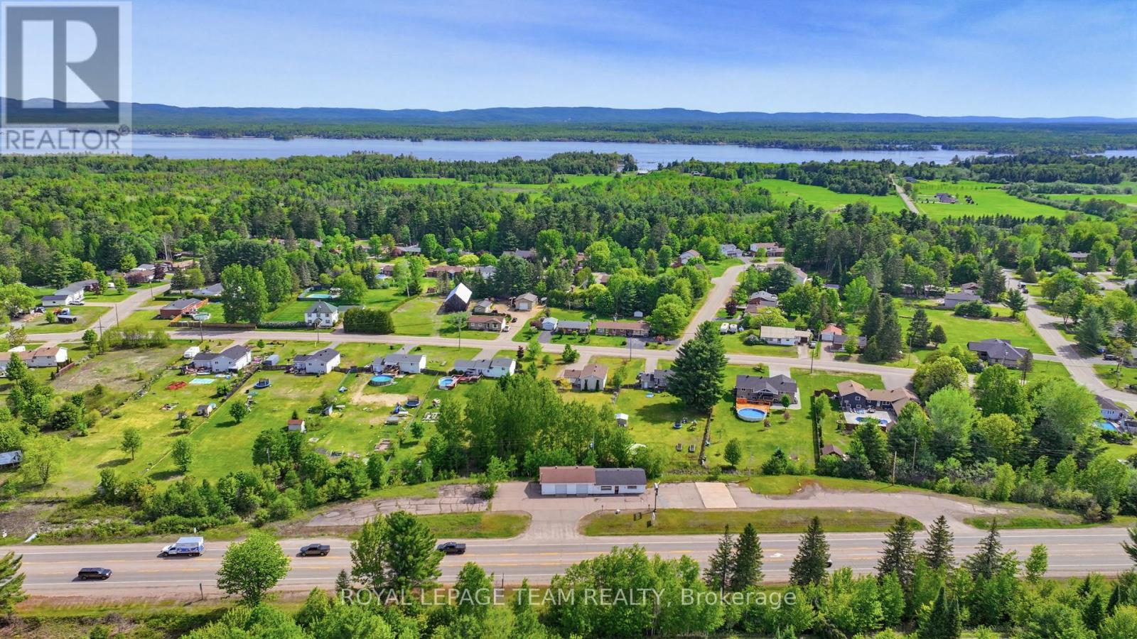 2427 Petawawa Boulevard Property Photo 21