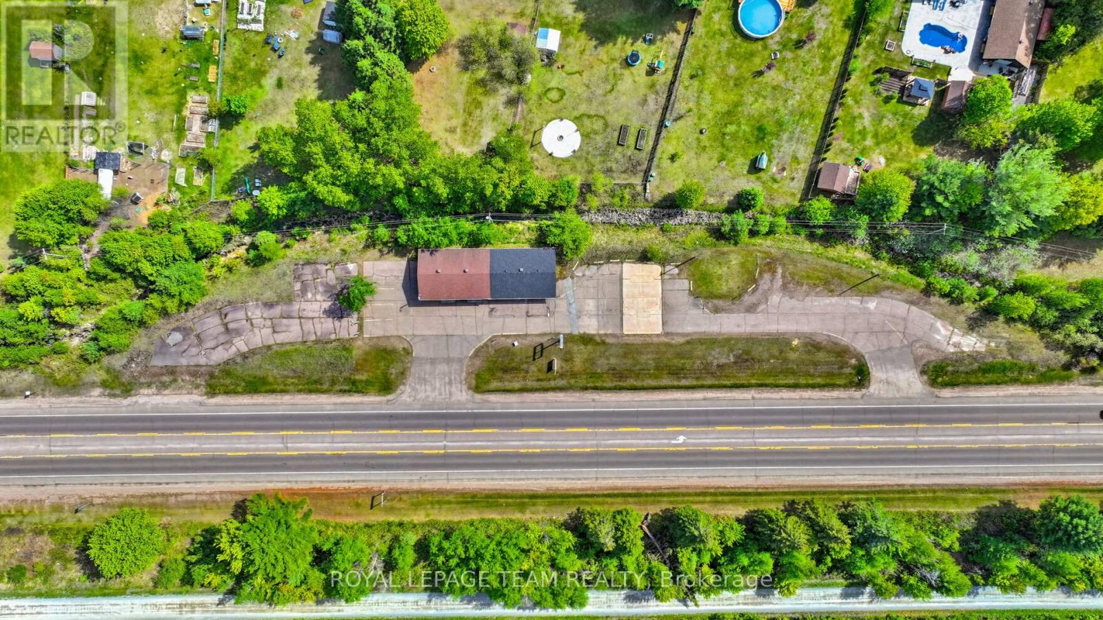 2427 Petawawa Boulevard Property Photo 23