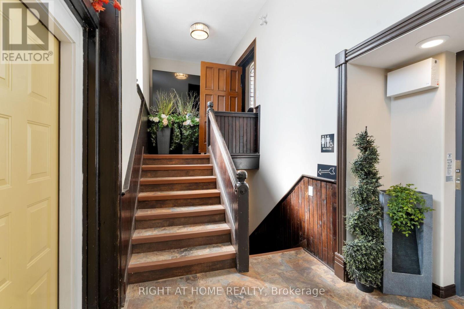 19 Albert Street E Property Photo 7