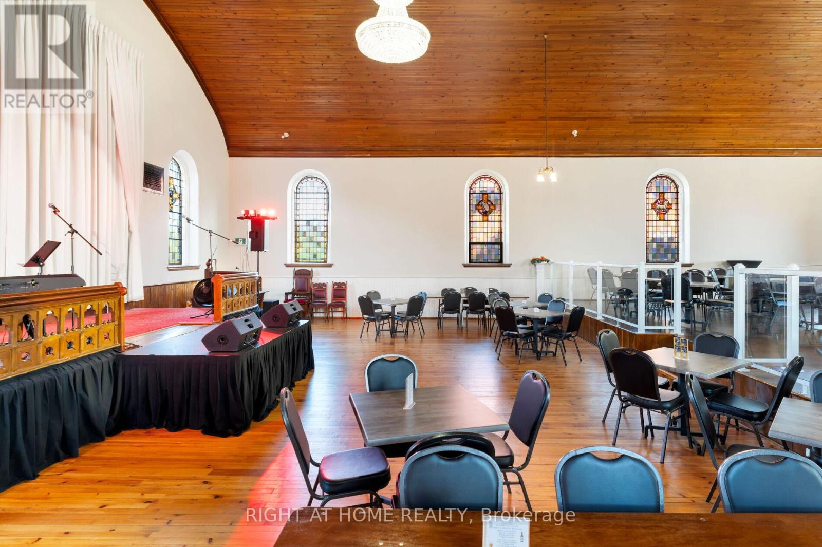19 Albert Street E Property Photo 12