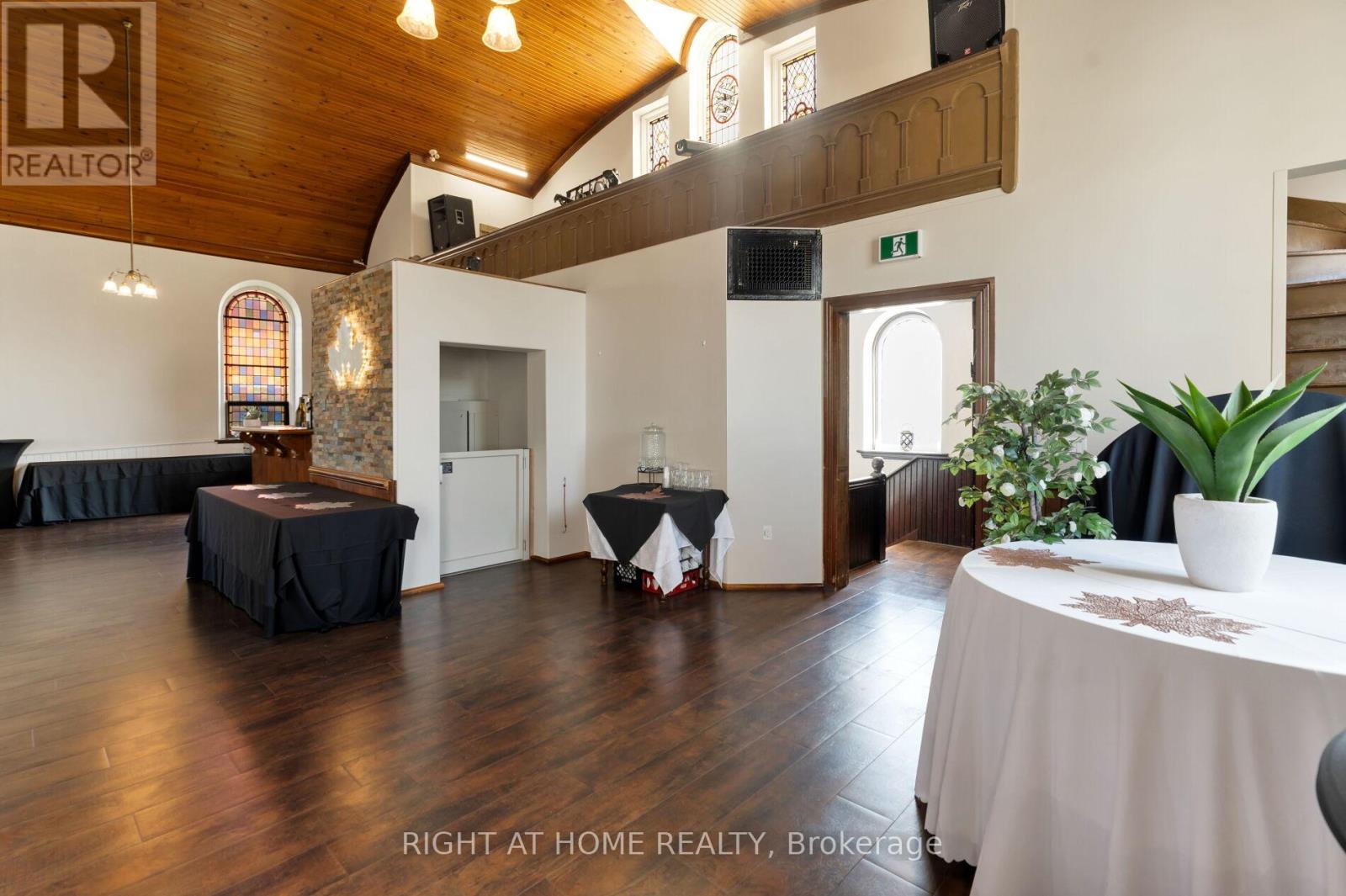 19 Albert Street E Property Photo 21