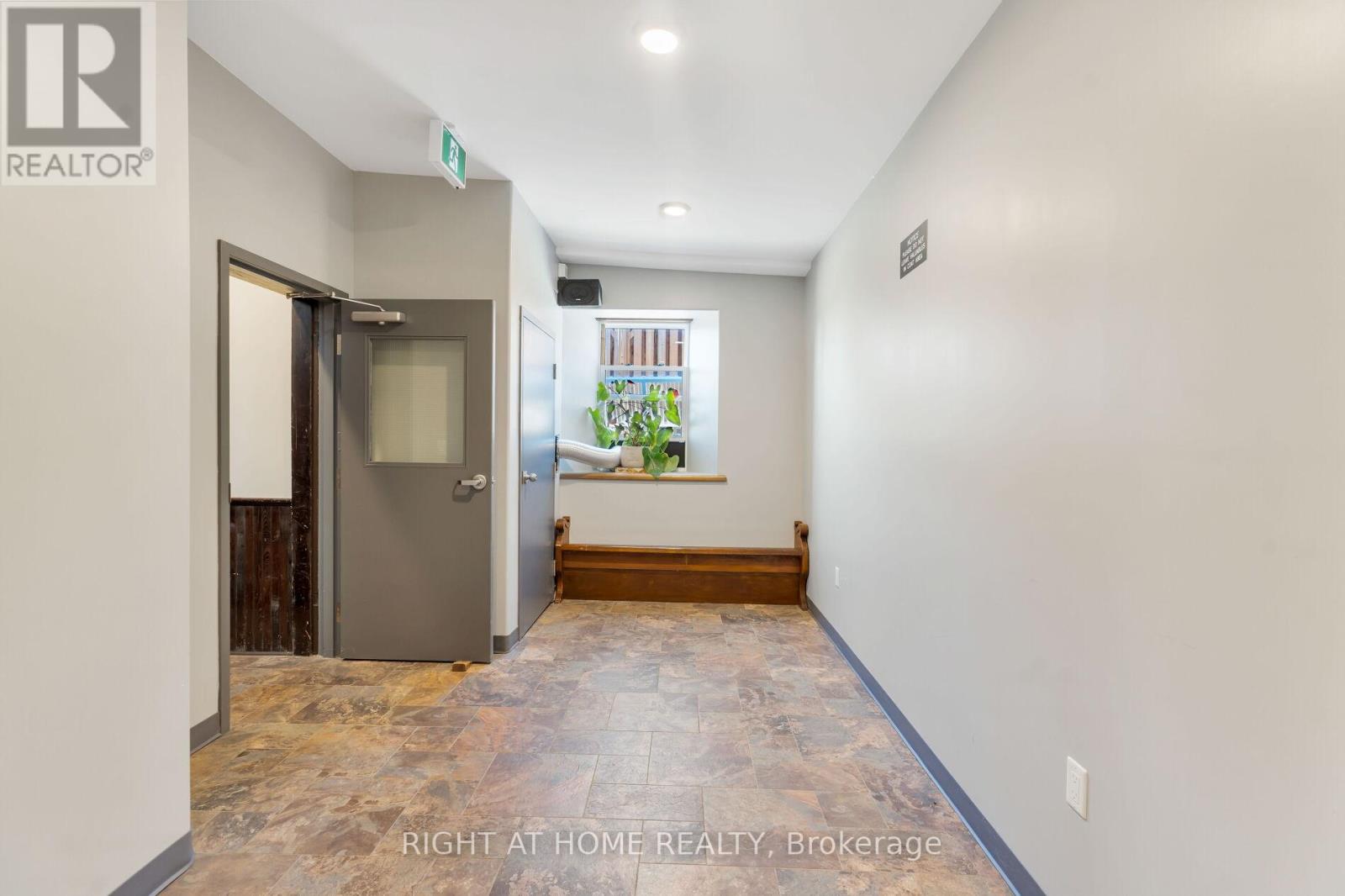 19 Albert Street E Property Photo 26