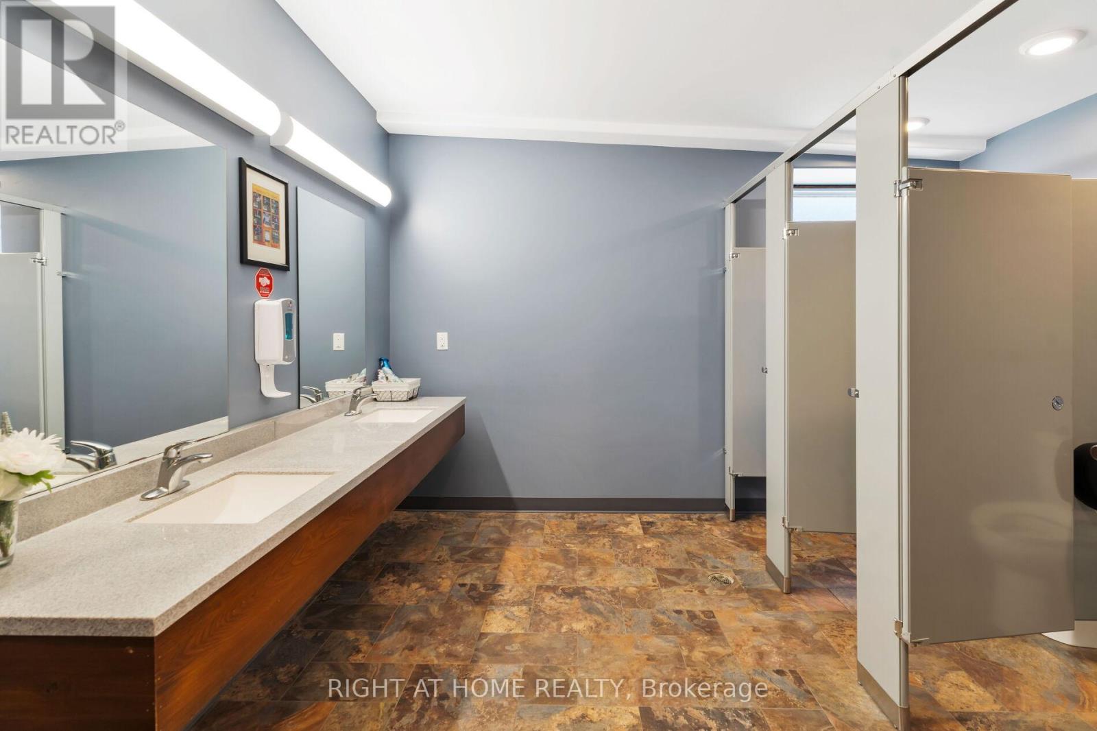19 Albert Street E Property Photo 28