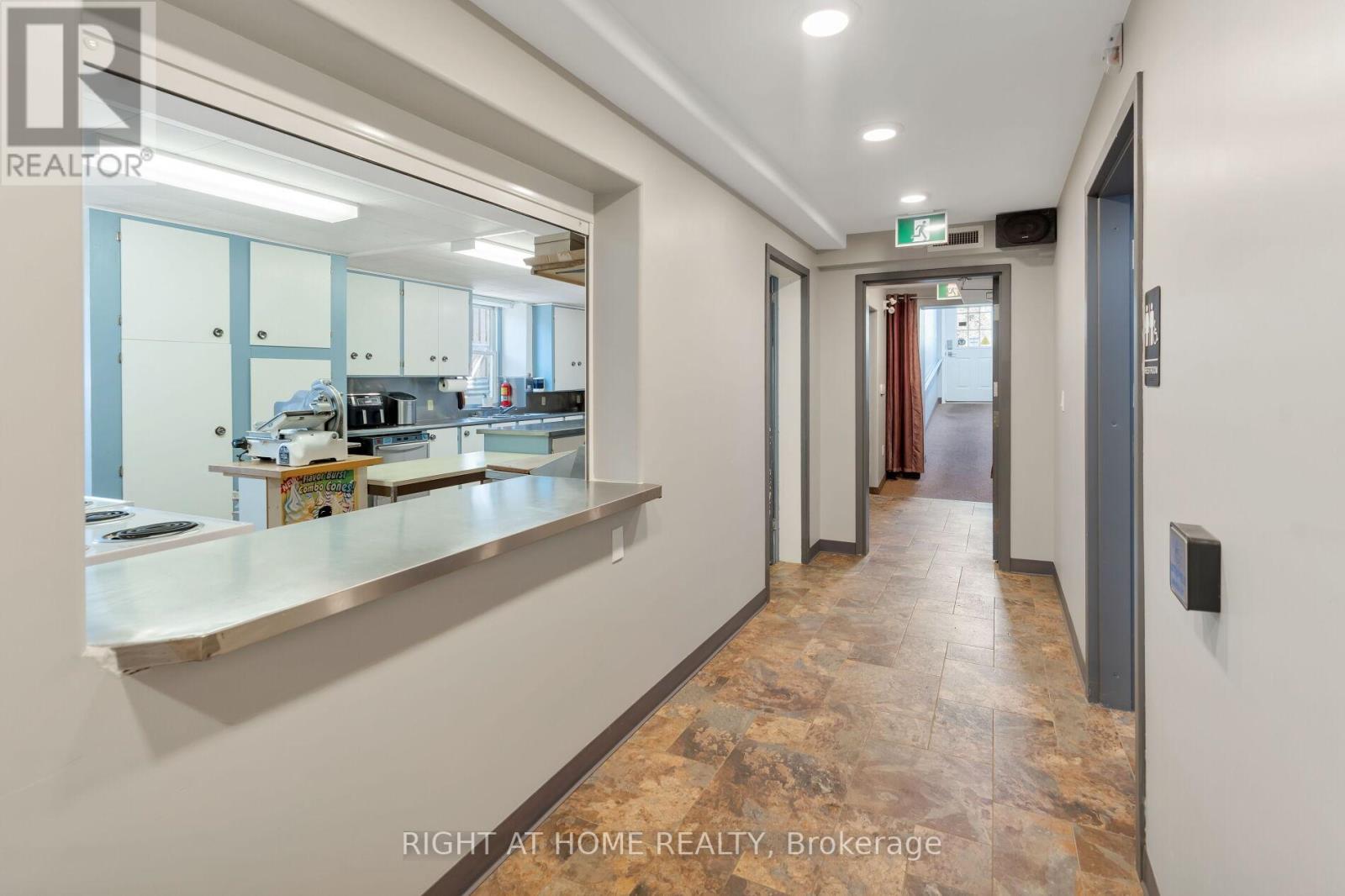 19 Albert Street E Property Photo 29