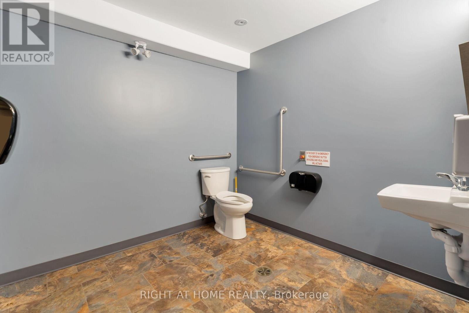 19 Albert Street E Property Photo 30