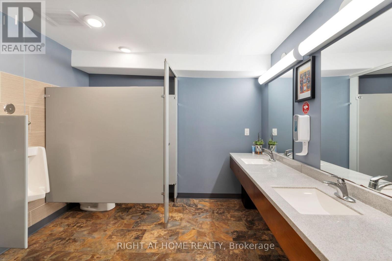 19 Albert Street E Property Photo 32