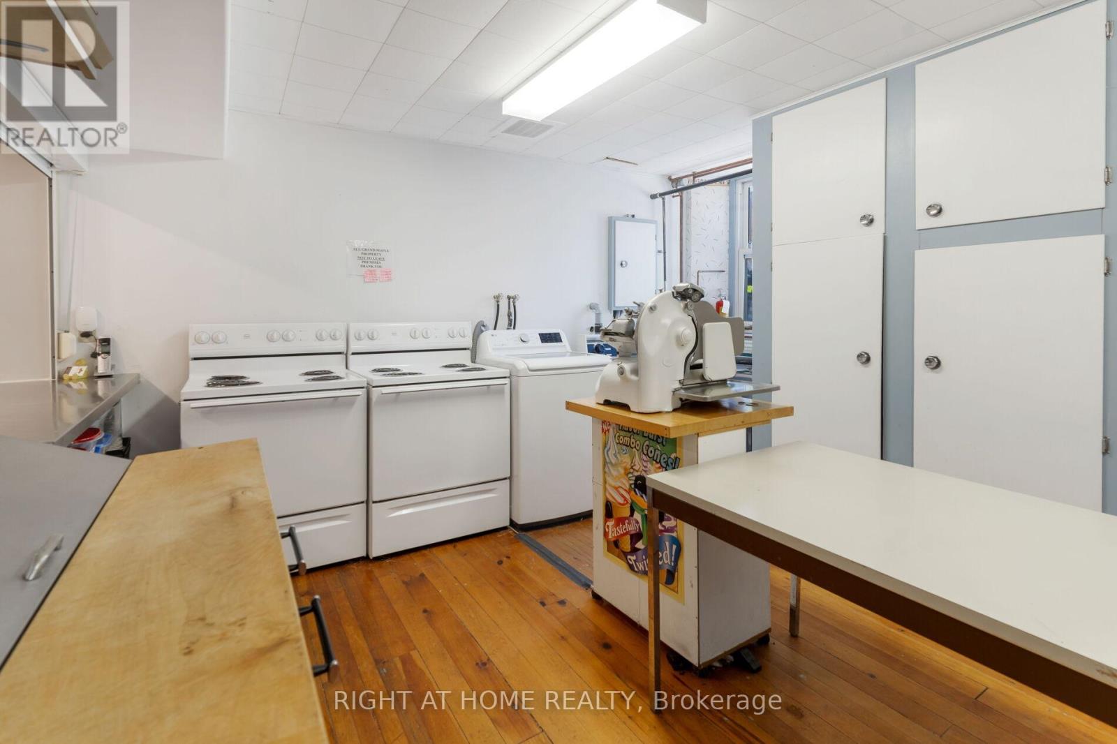 19 Albert Street E Property Photo 33