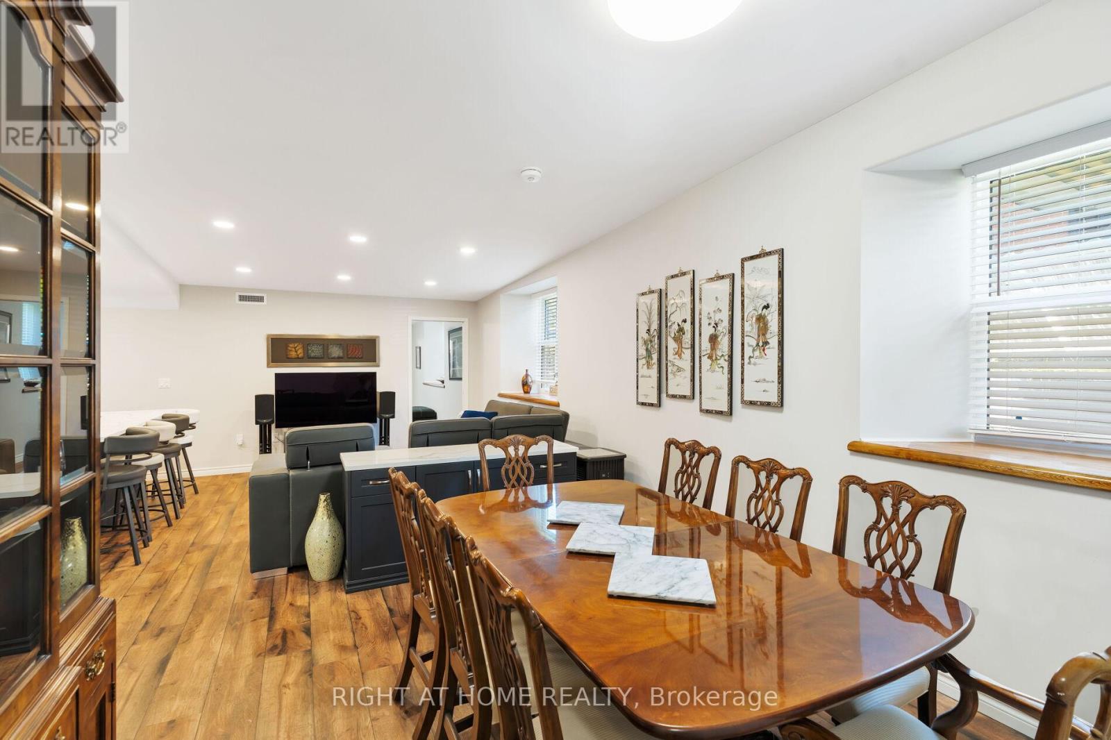 19 Albert Street E Property Photo 41