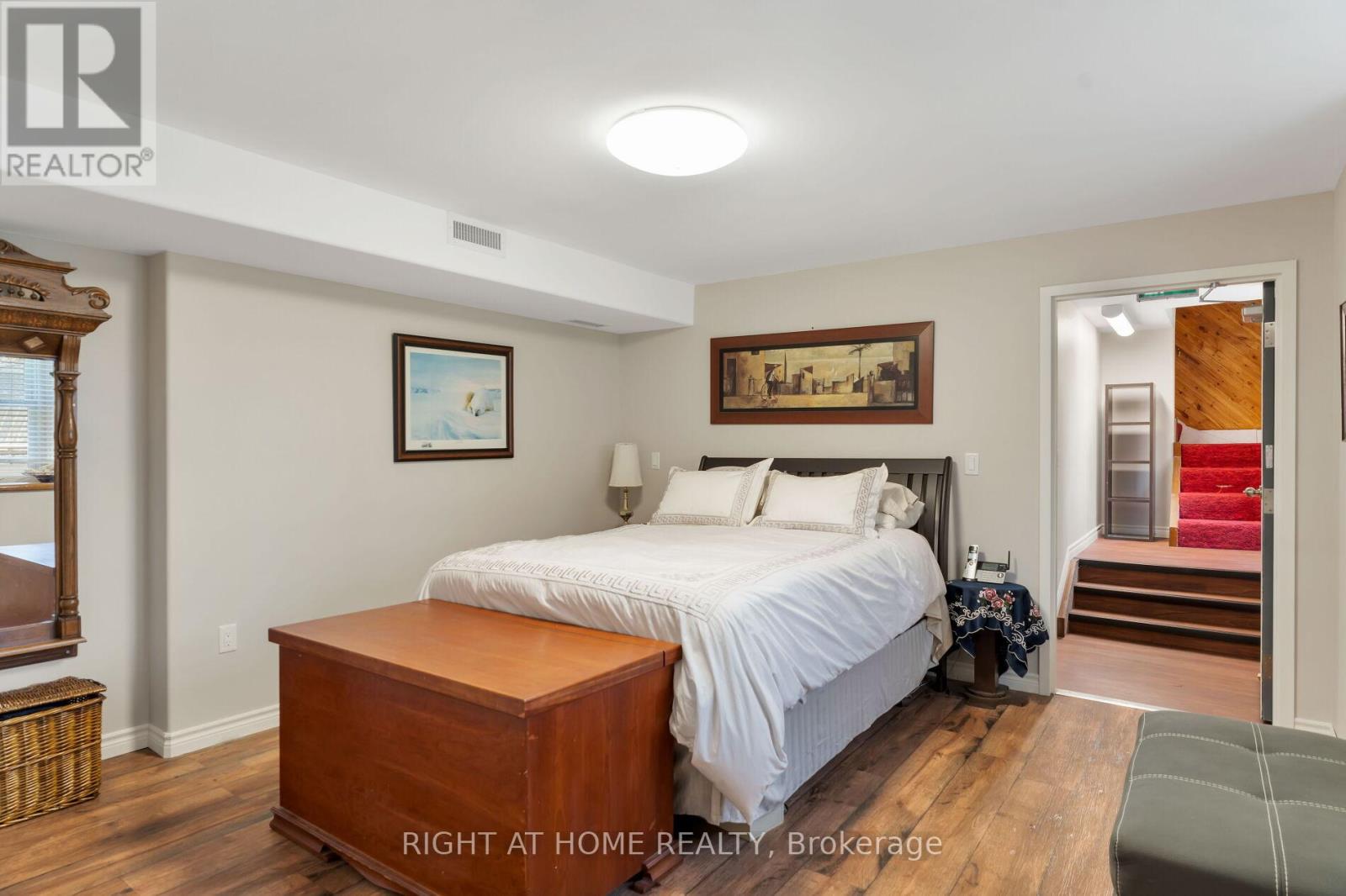 19 Albert Street E Property Photo 42