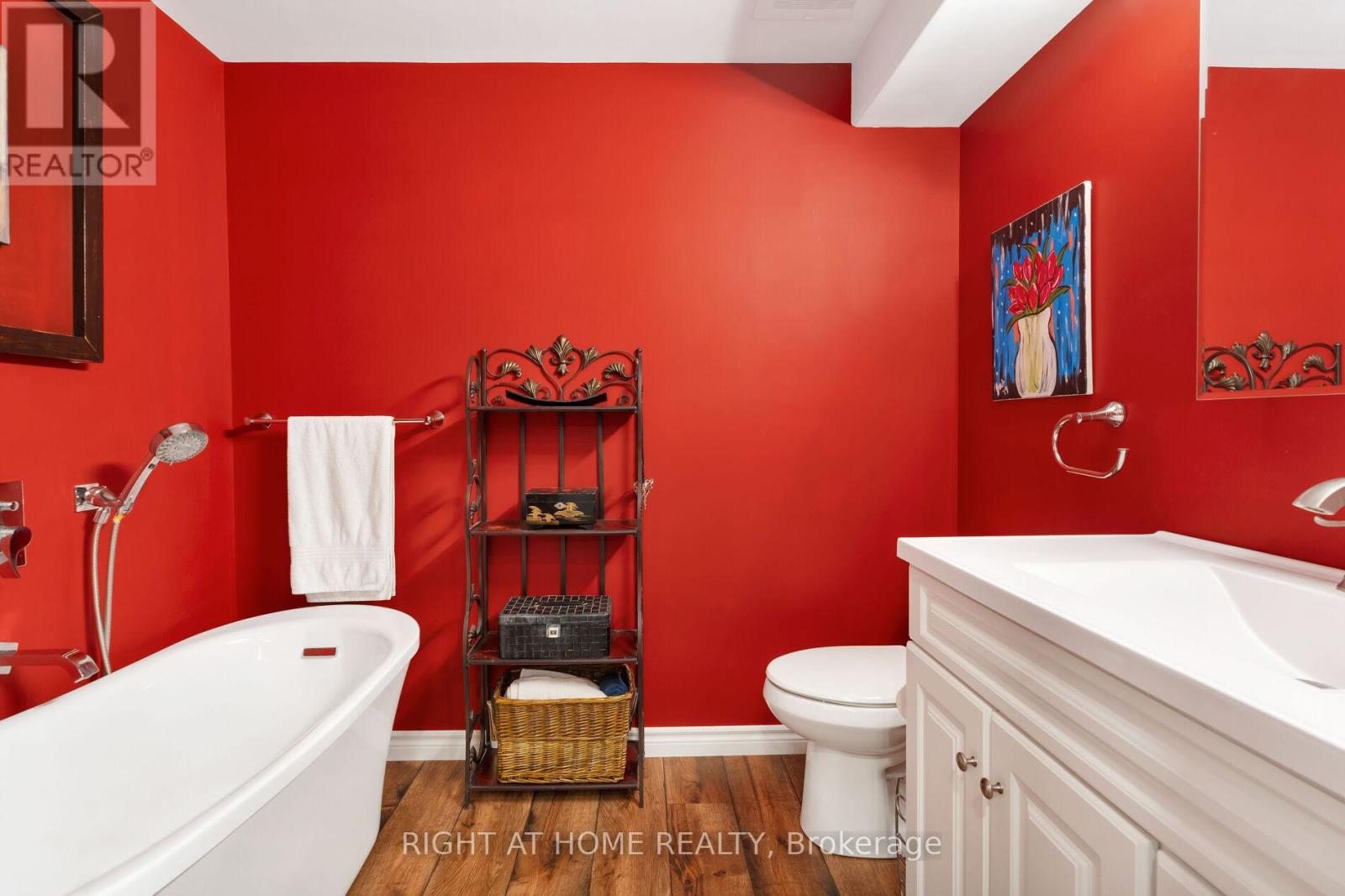 19 Albert Street E Property Photo 44