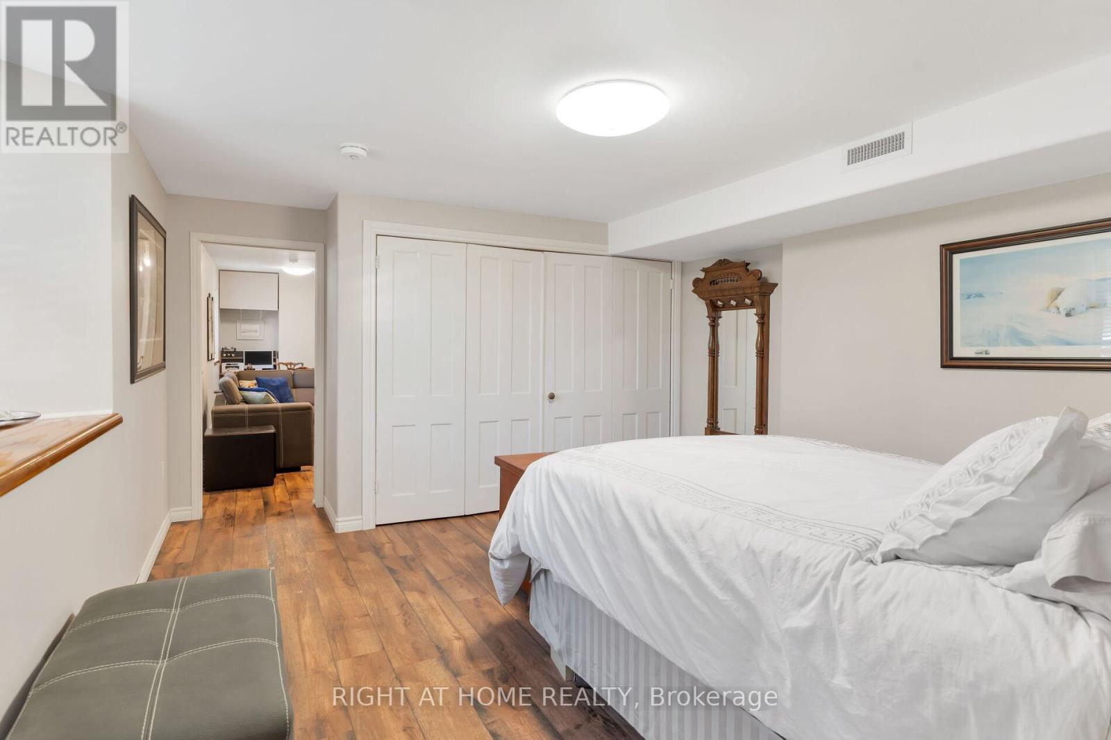 19 Albert Street E Property Photo 45