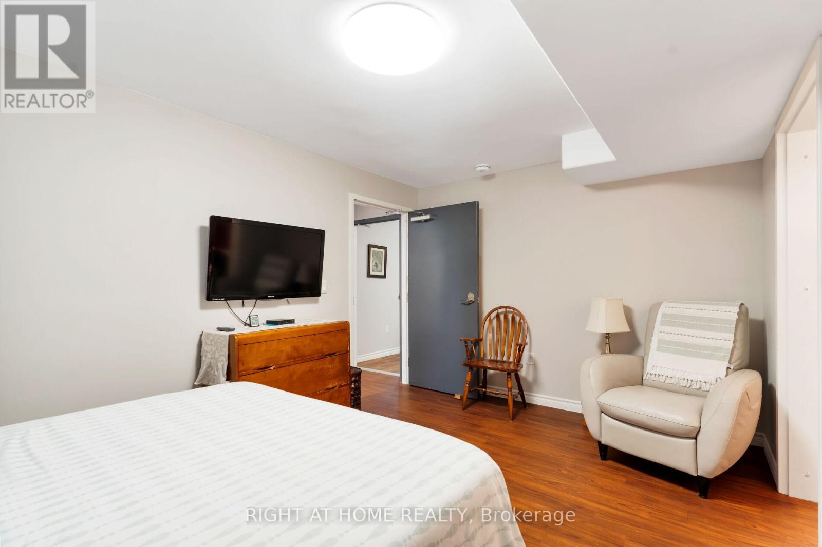 19 Albert Street E Property Photo 46