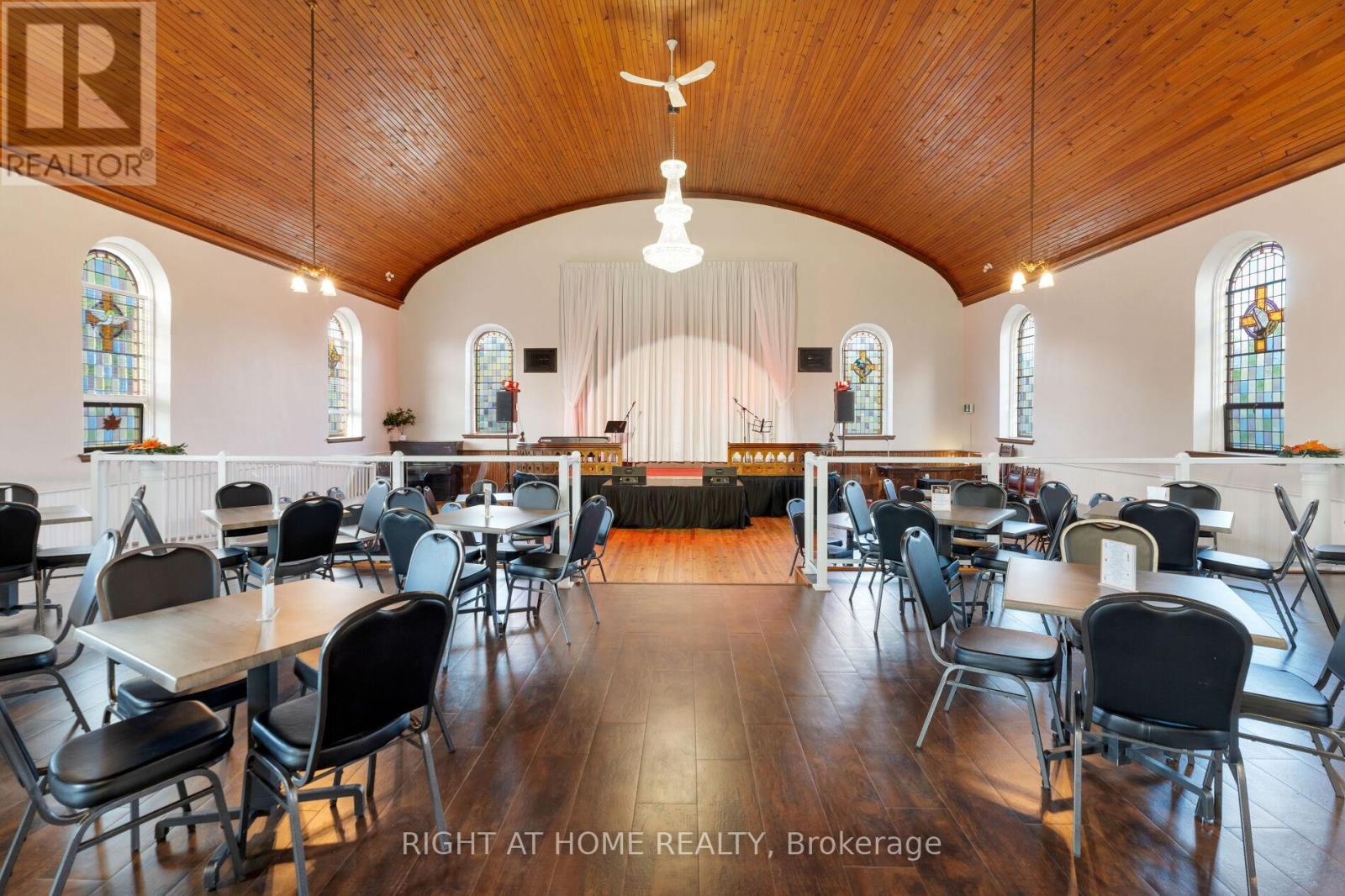 19 Albert Street E Property Photo 50