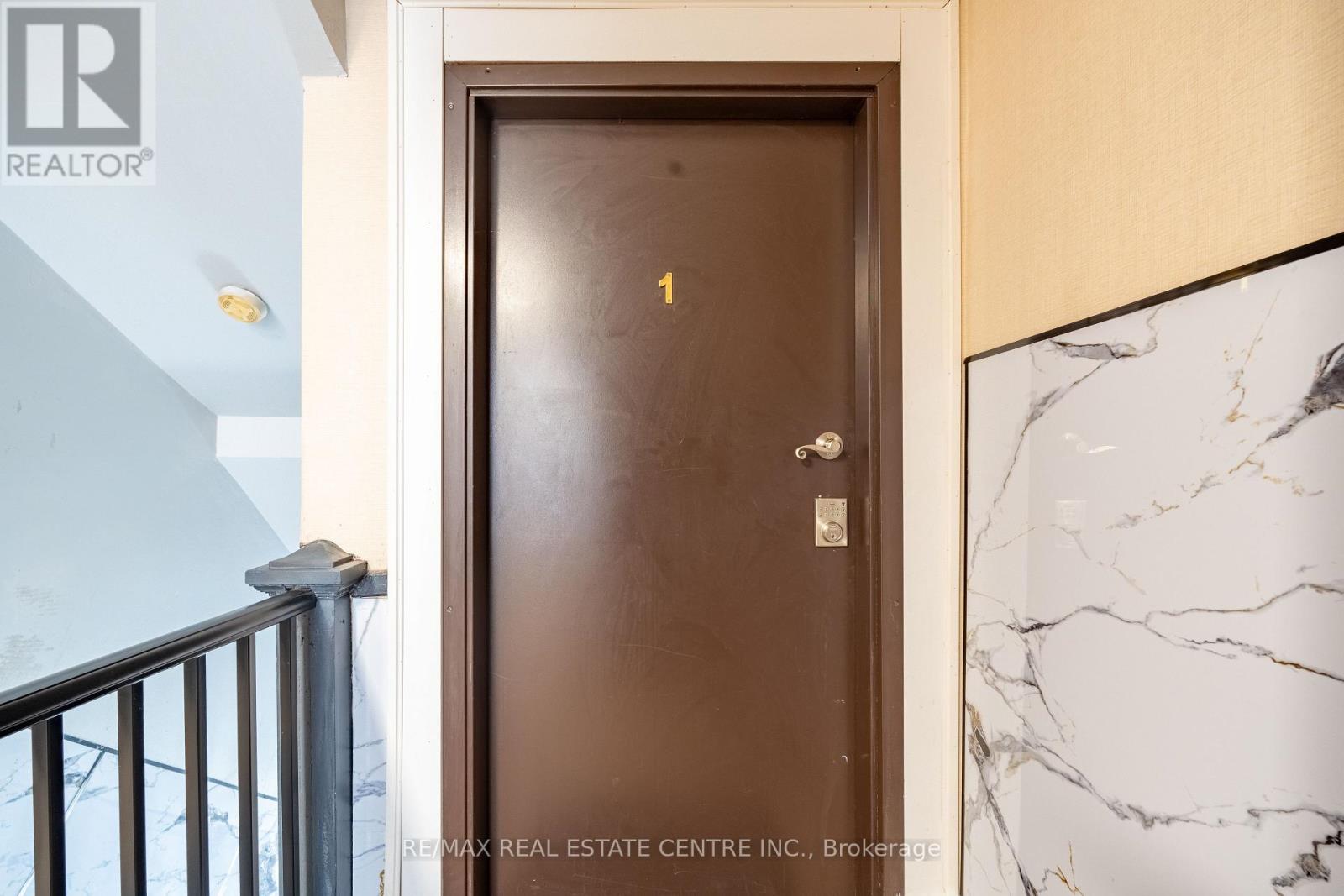 1139-1175 University Avenue W Property Photo 24