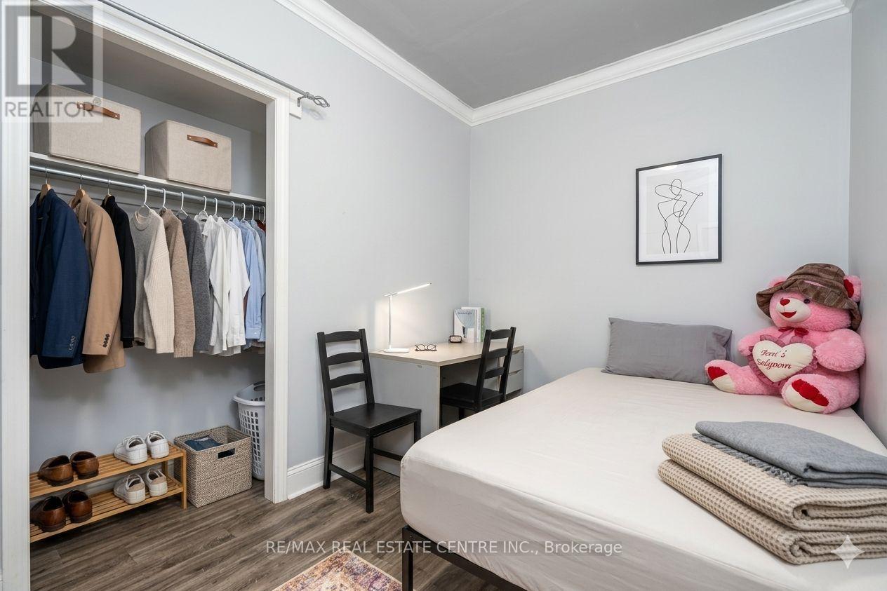 1139-1175 University Avenue W Property Photo 28