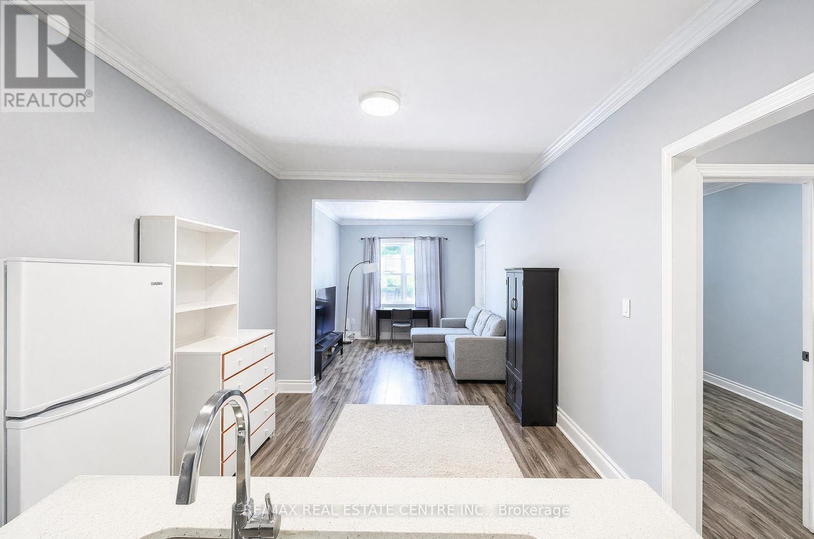 1139-1175 University Avenue W Property Photo 36